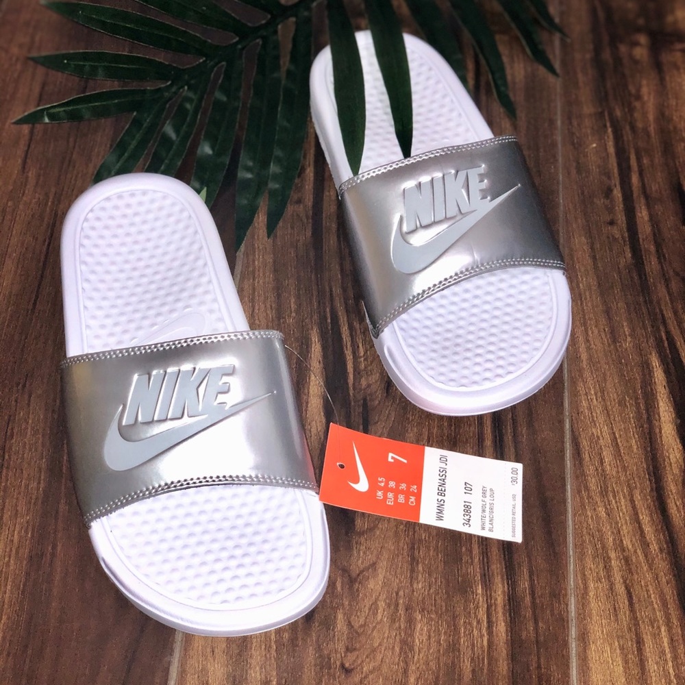 Nike Benassi